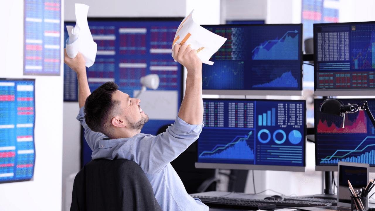 Capa do post "Investidor com perfil arrojado: 5 principais características + produtos para investir"